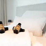 Апартаменти Luxurious 3br App With Unbelievable Views
